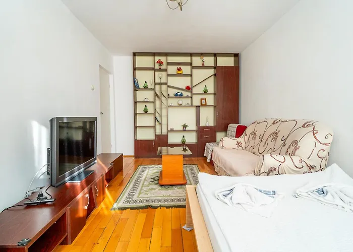 Rustic & Spacious 3Br Apartment