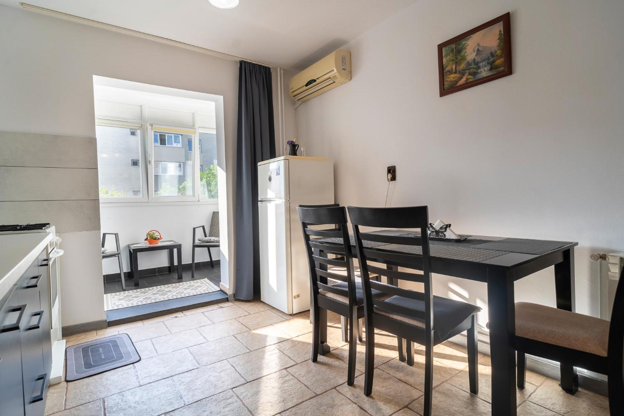 Rustic & Spacious 3br Appartamento